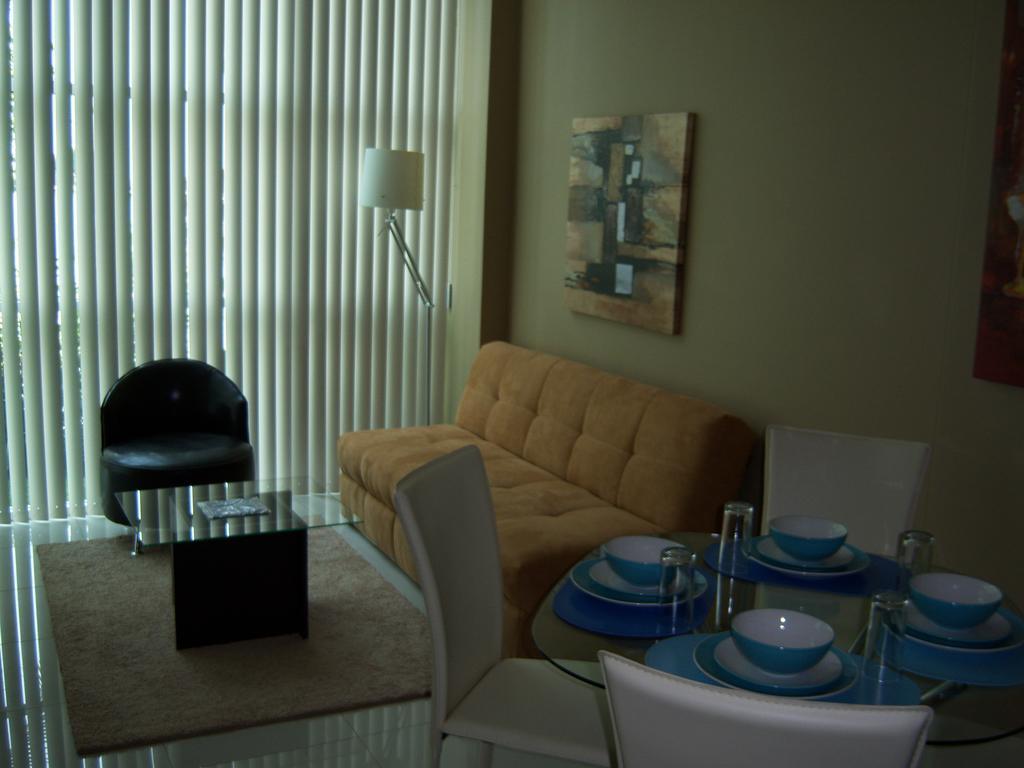 Triumph Tower Residence Κουερναβάκα Δωμάτιο φωτογραφία